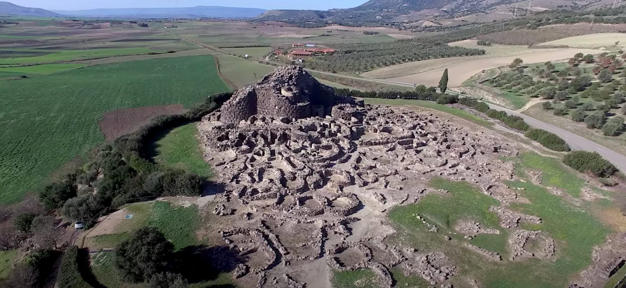 Planimetria e ricostruzione del bastione polilobato di Su Nuraxi a Barumini