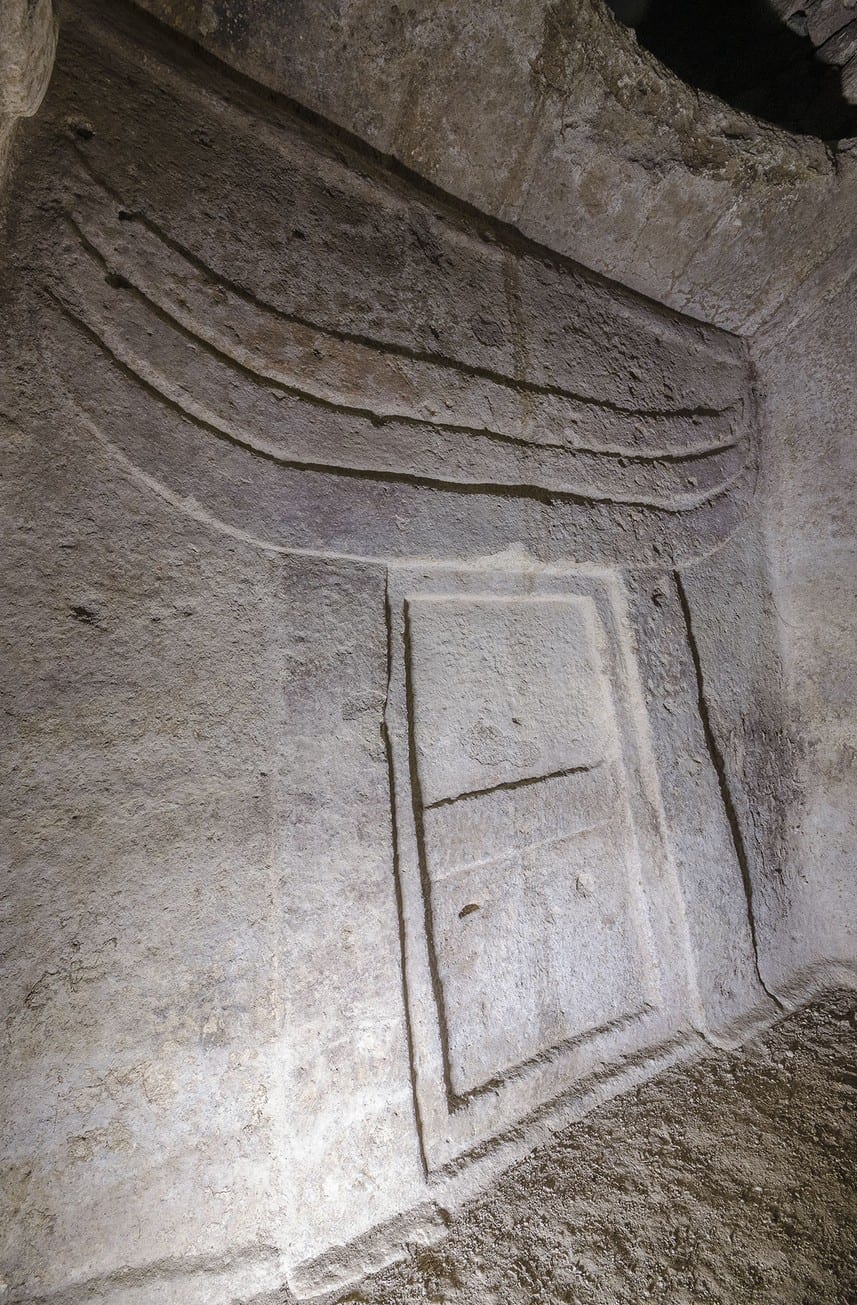 Corna di toro scolpite sulle pareti interne di una domus