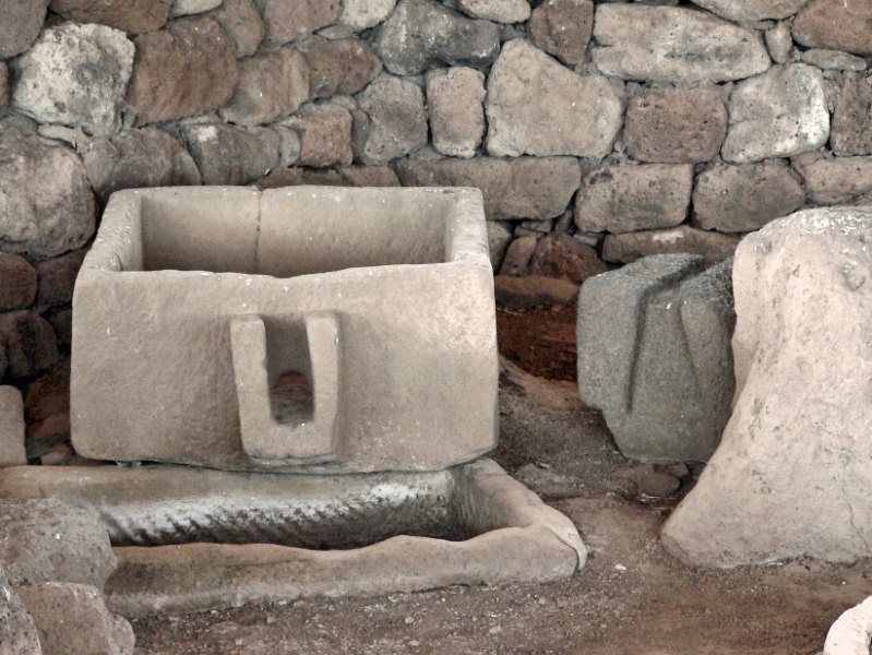 Vasca in pietra romana per la spremitura dell'uva