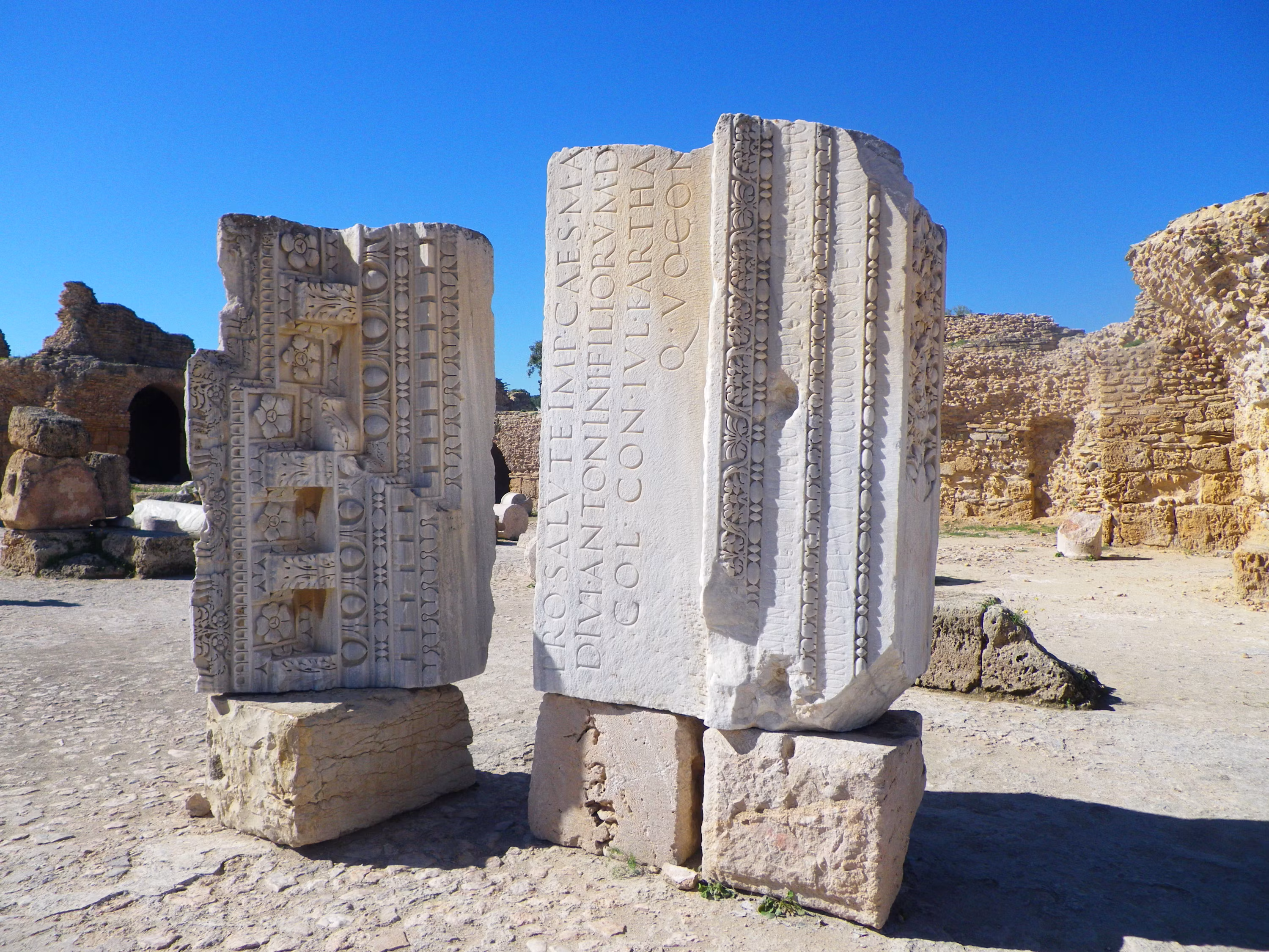 Dettaglio di un'antica iscrizione in Sardegna