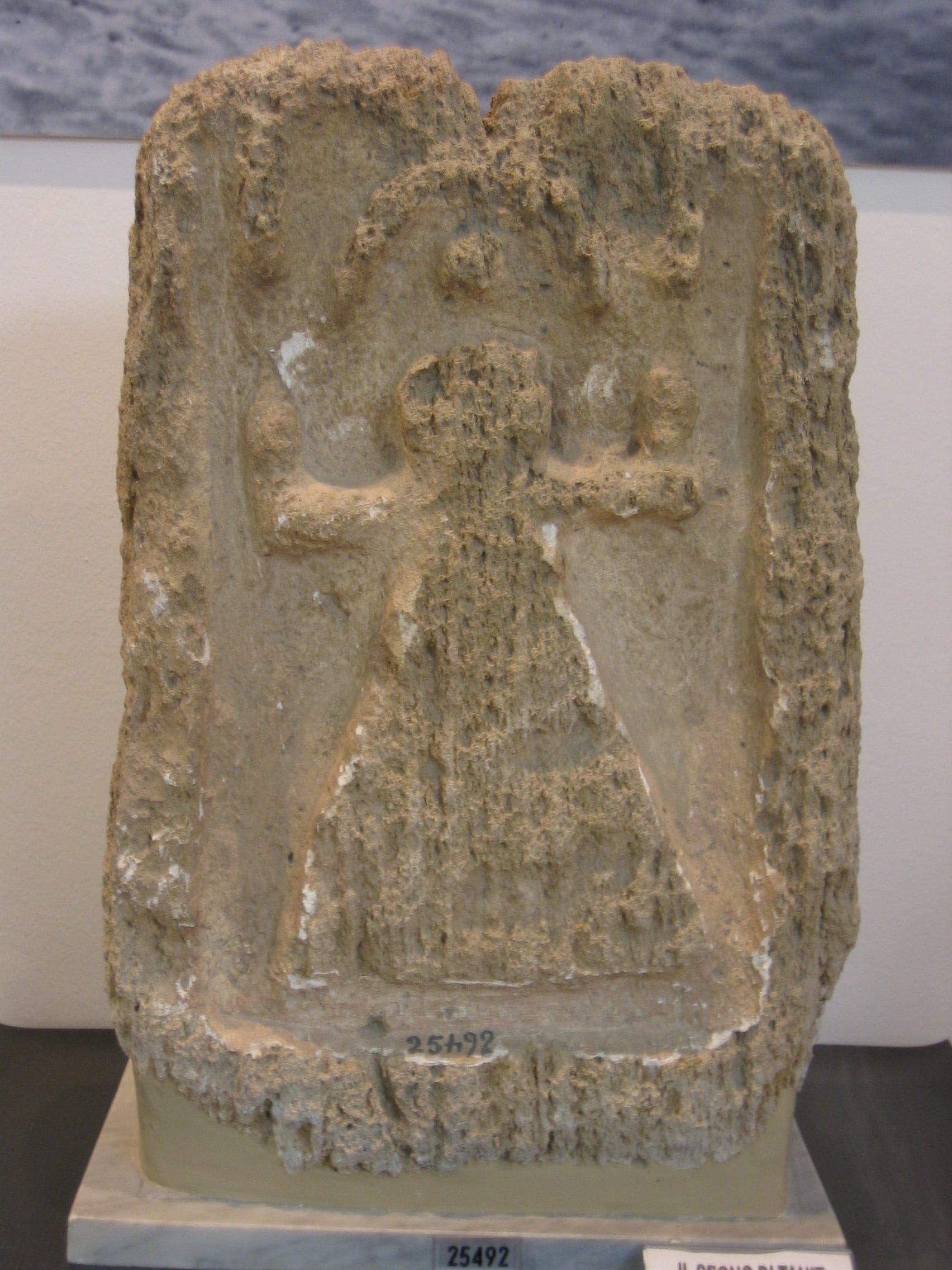 Stele del Tophet con il simbolo di Tanit